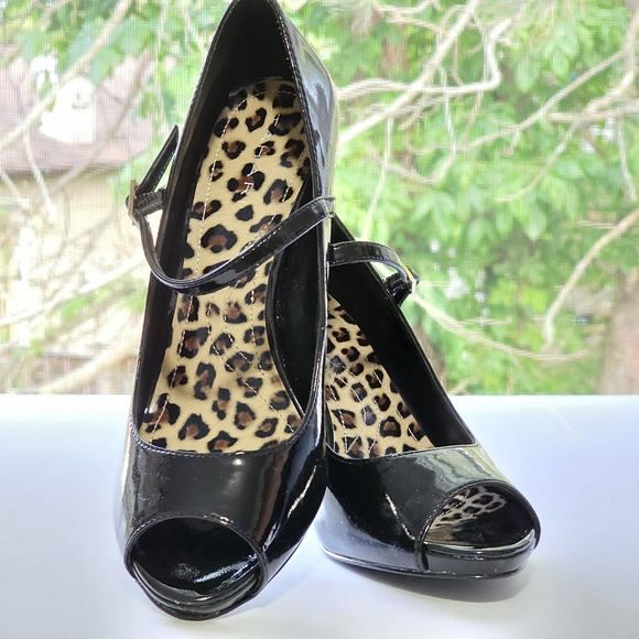 Black Tahari Peephole Stilletos with animal print insole Size 7. - Picture 4 of 5